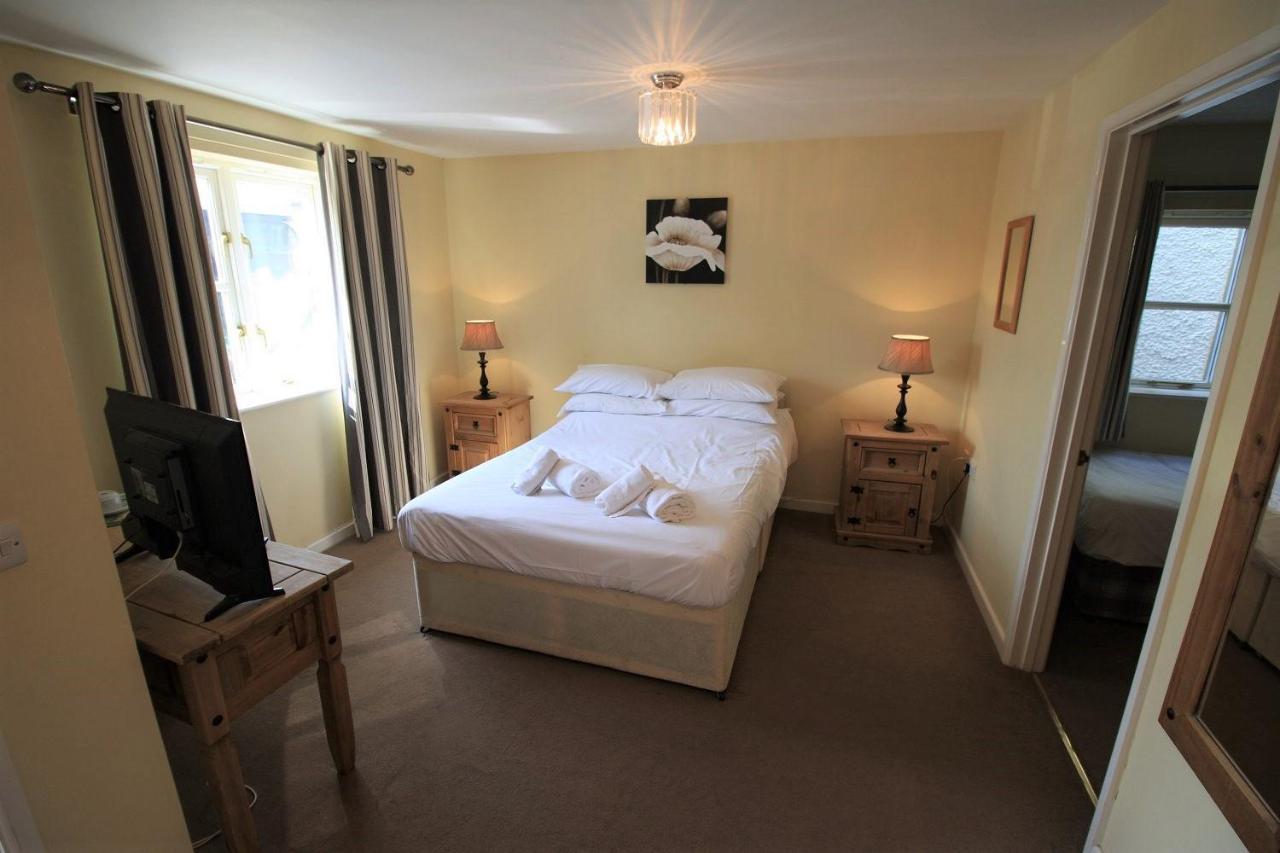 The Riverside Lechlade Chambre photo