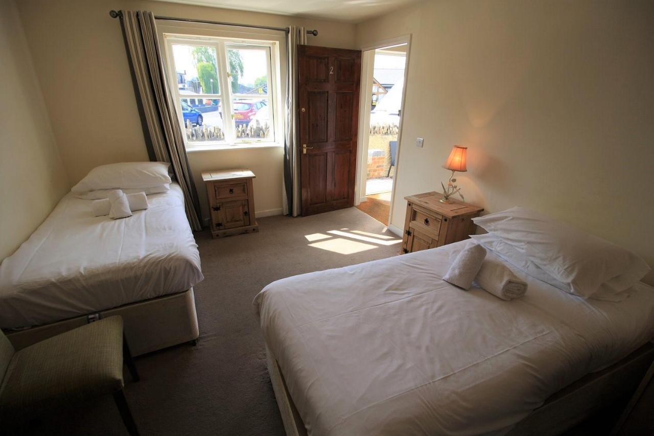 The Riverside Lechlade Chambre photo
