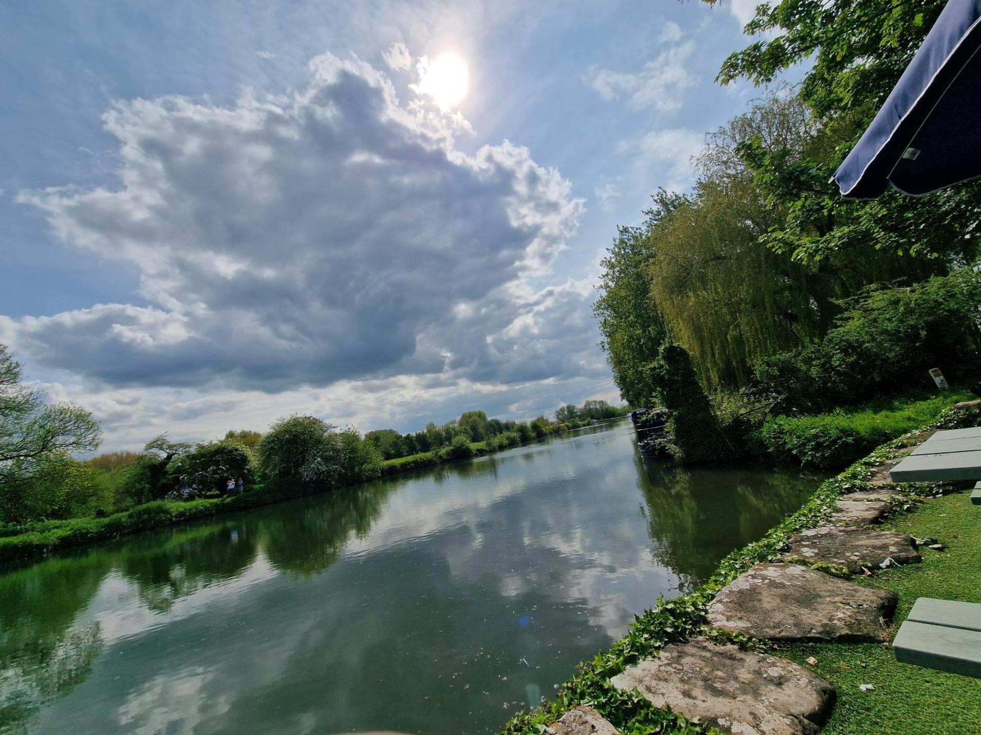 The Riverside Lechlade Extérieur photo