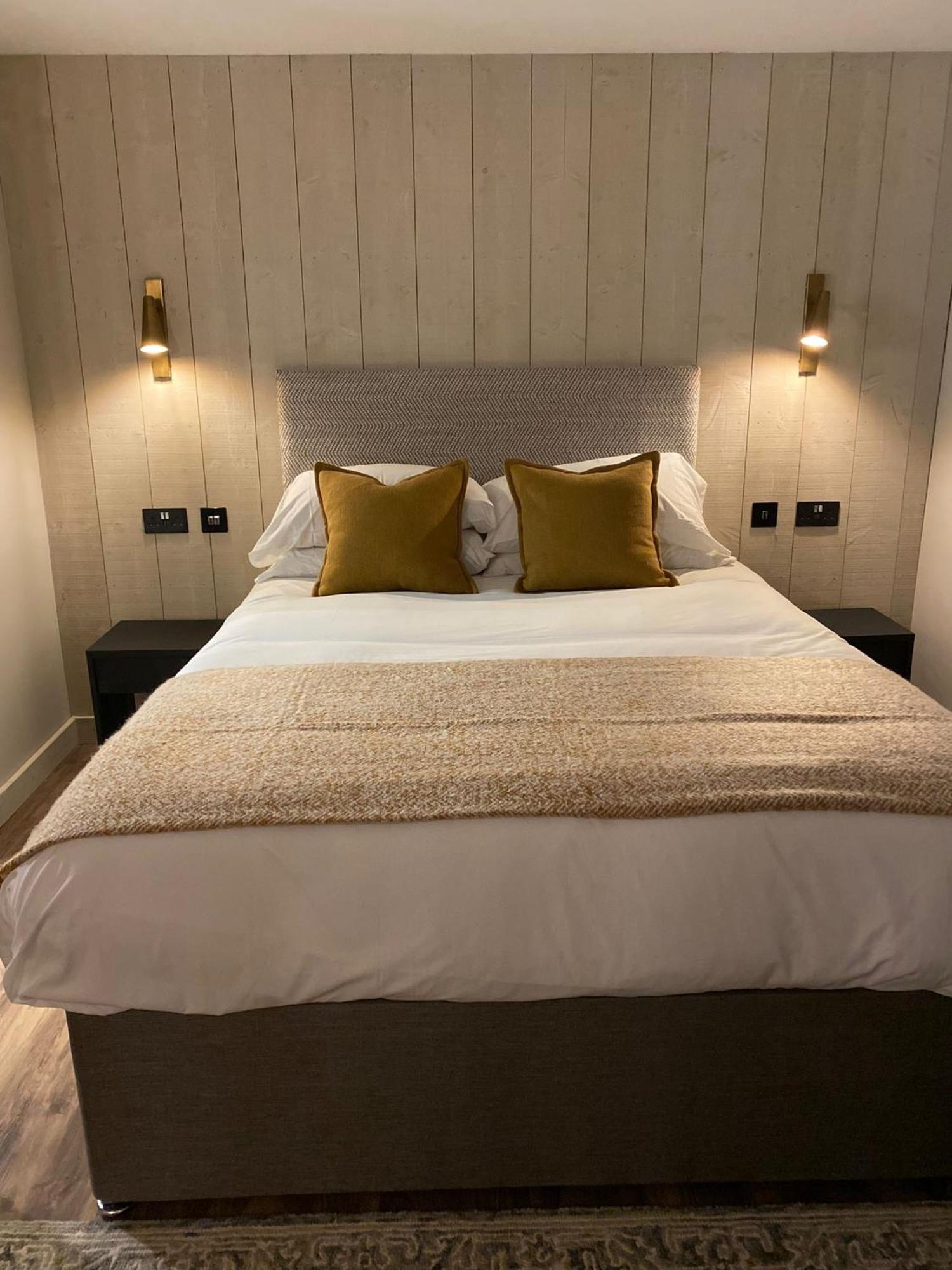 The Riverside Lechlade Chambre photo